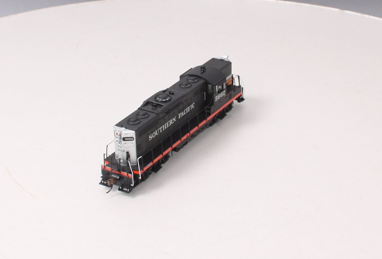 Athearn G78118 HO Scale Southern Pacific GP-9 Powered Diesel Locomotive #5662