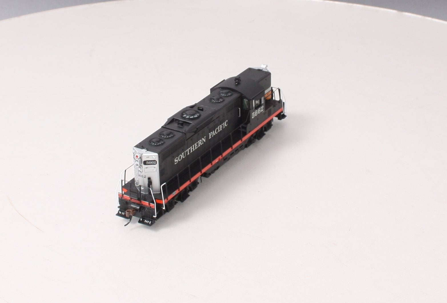Athearn G78118 HO Scale Southern Pacific GP-9 Powered Diesel Locomotive #5662