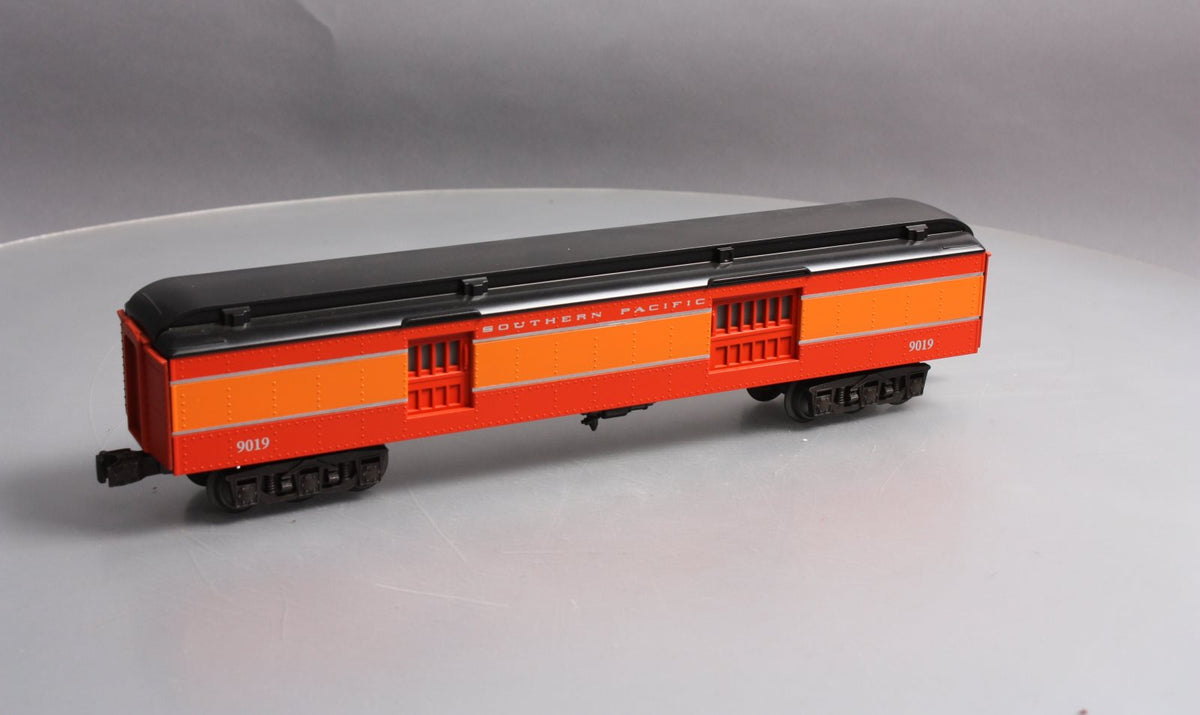 Lionel 6-19019 O Gauge Southern Pacific Madison Heavyweight Baggage Car LN/Box