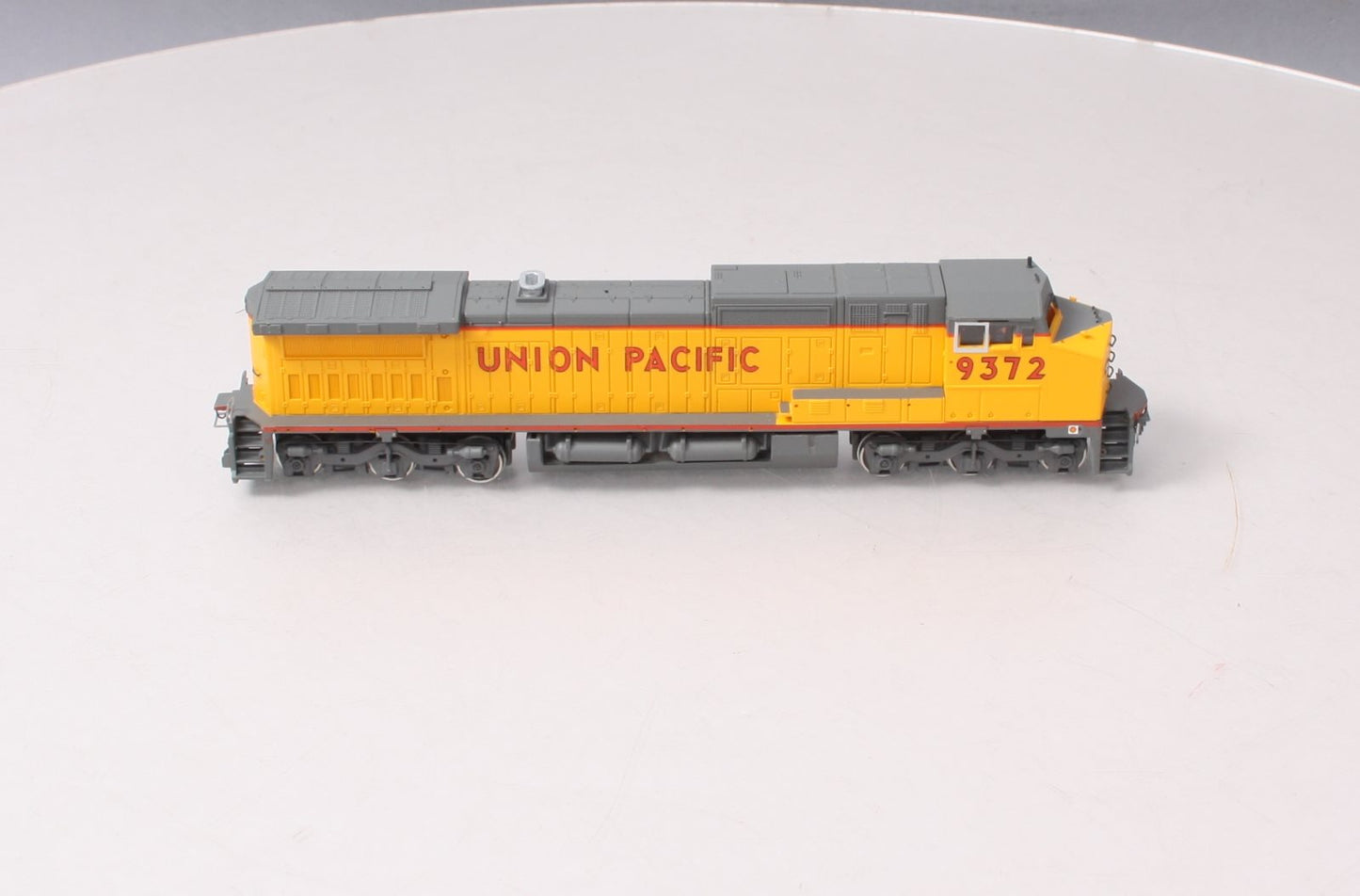 Bachmann 86002 HO Union Pacific GE DASH 8-40CW Wide Cab Diesel Locomotive #9372