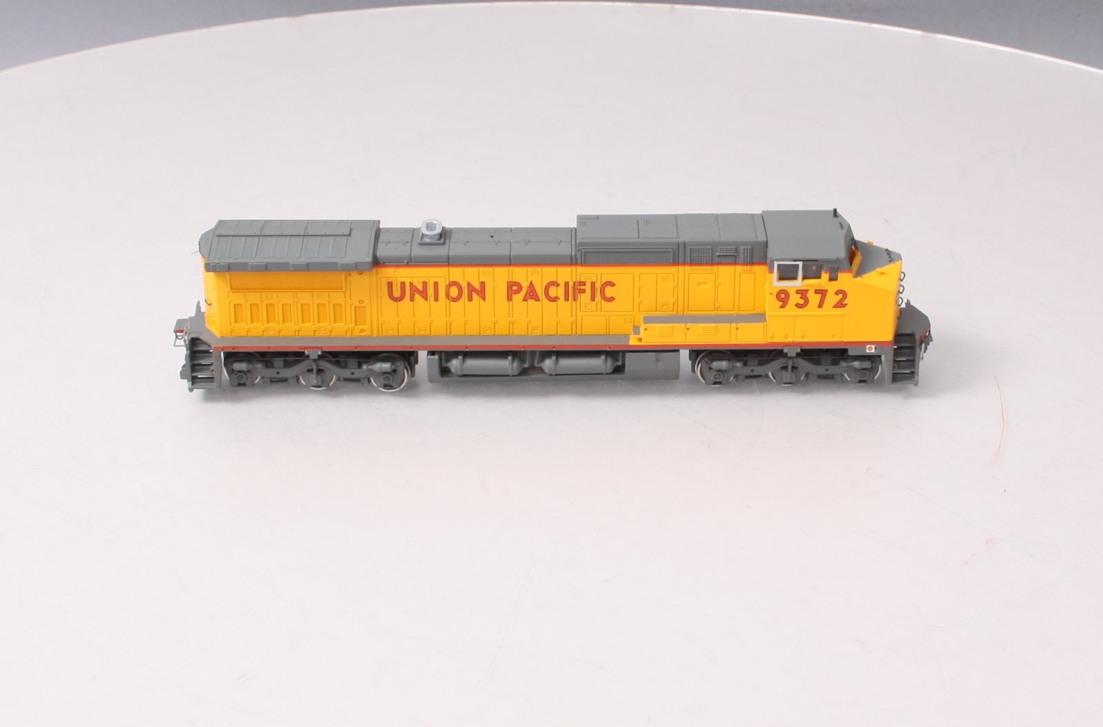 Bachmann 86002 HO Union Pacific GE DASH 8-40CW Wide Cab Diesel Locomotive #9372
