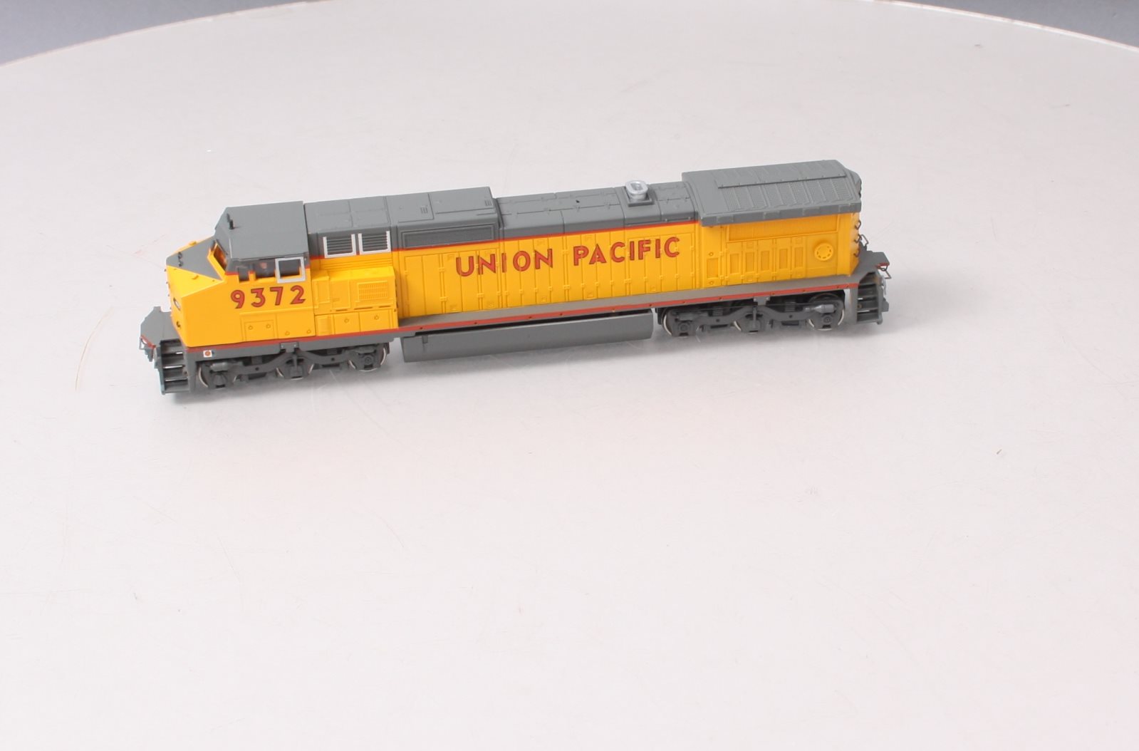 Bachmann 86002 HO Union Pacific GE DASH 8-40CW Wide Cab Diesel Locomotive #9372