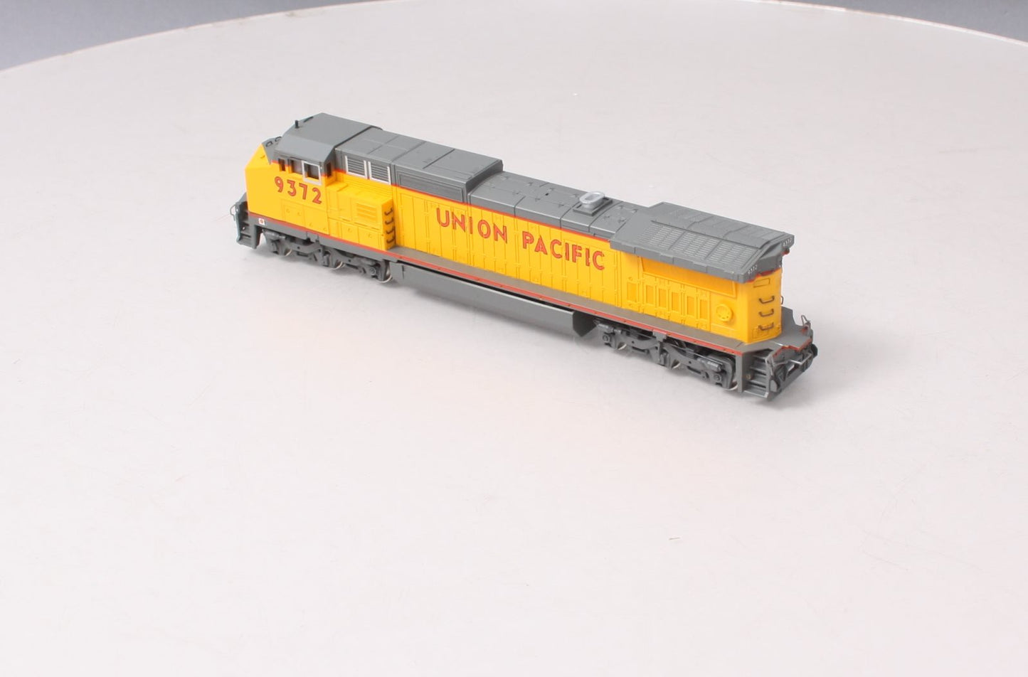Bachmann 86002 HO Union Pacific GE DASH 8-40CW Wide Cab Diesel Locomotive #9372