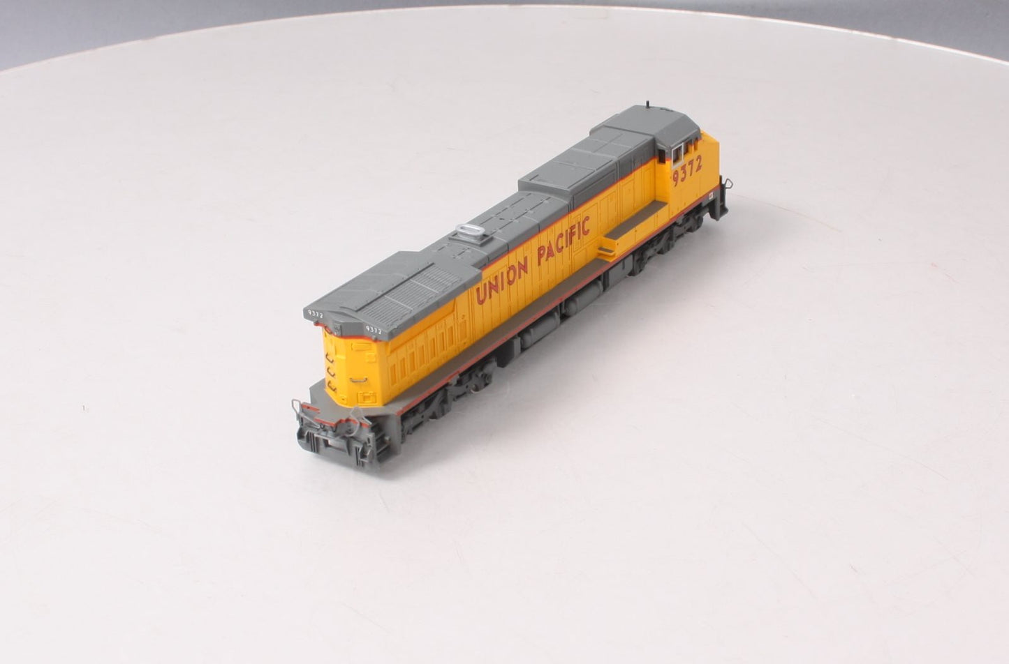 Bachmann 86002 HO Union Pacific GE DASH 8-40CW Wide Cab Diesel Locomotive #9372