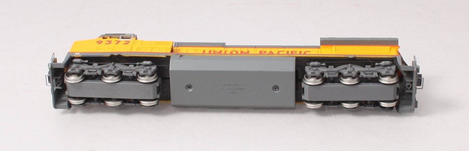 Bachmann 86002 HO Union Pacific GE DASH 8-40CW Wide Cab Diesel Locomotive #9372