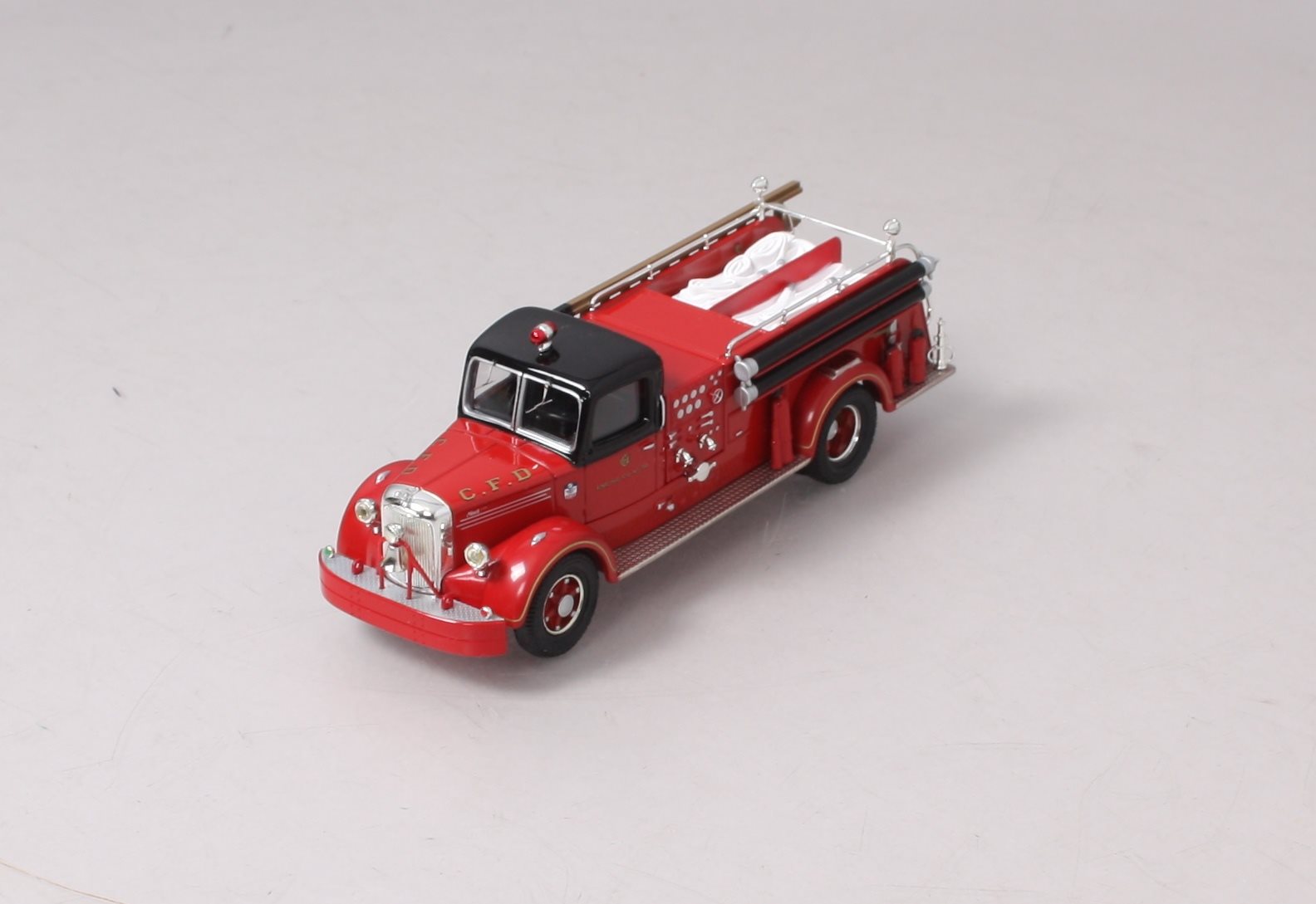 Corgi US52804 1:50 Closede Cab Pumper Mack L Pumber Chicago Fire Unit # 50