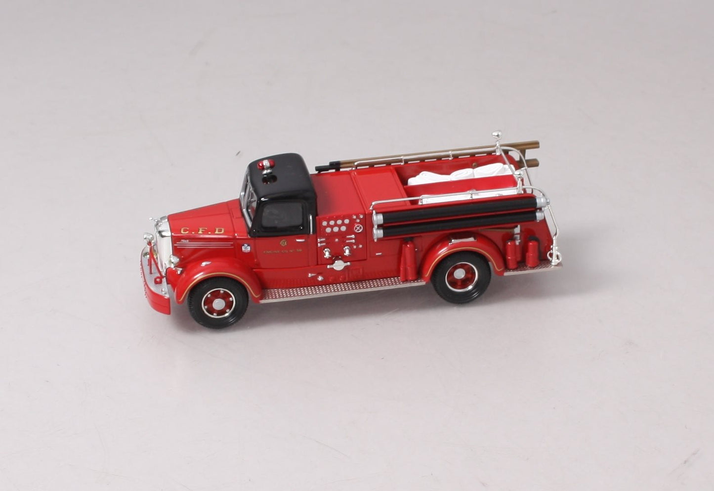 Corgi US52804 1:50 Closede Cab Pumper Mack L Pumber Chicago Fire Unit # 50