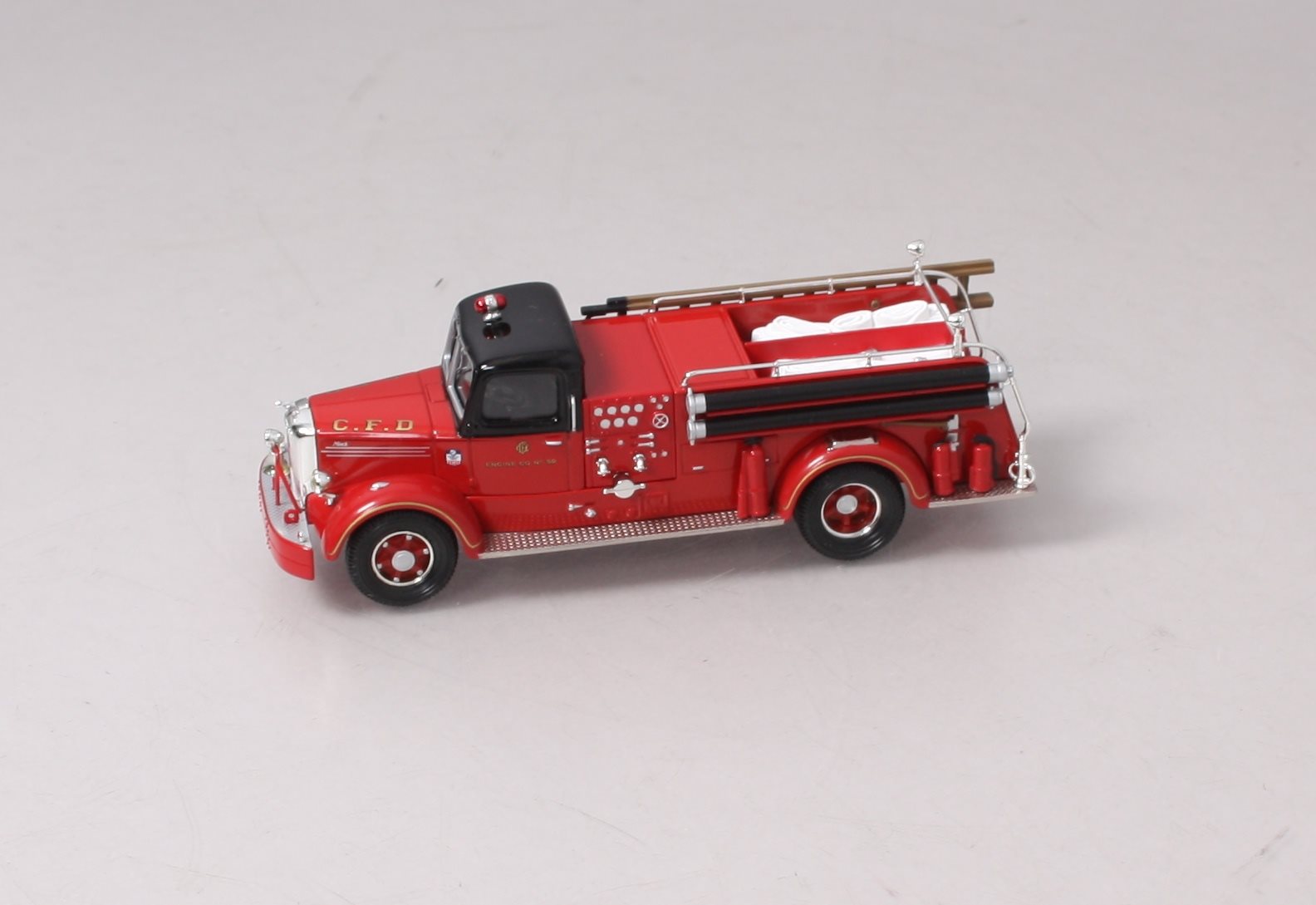 Corgi US52804 1:50 Closede Cab Pumper Mack L Pumber Chicago Fire Unit # 50