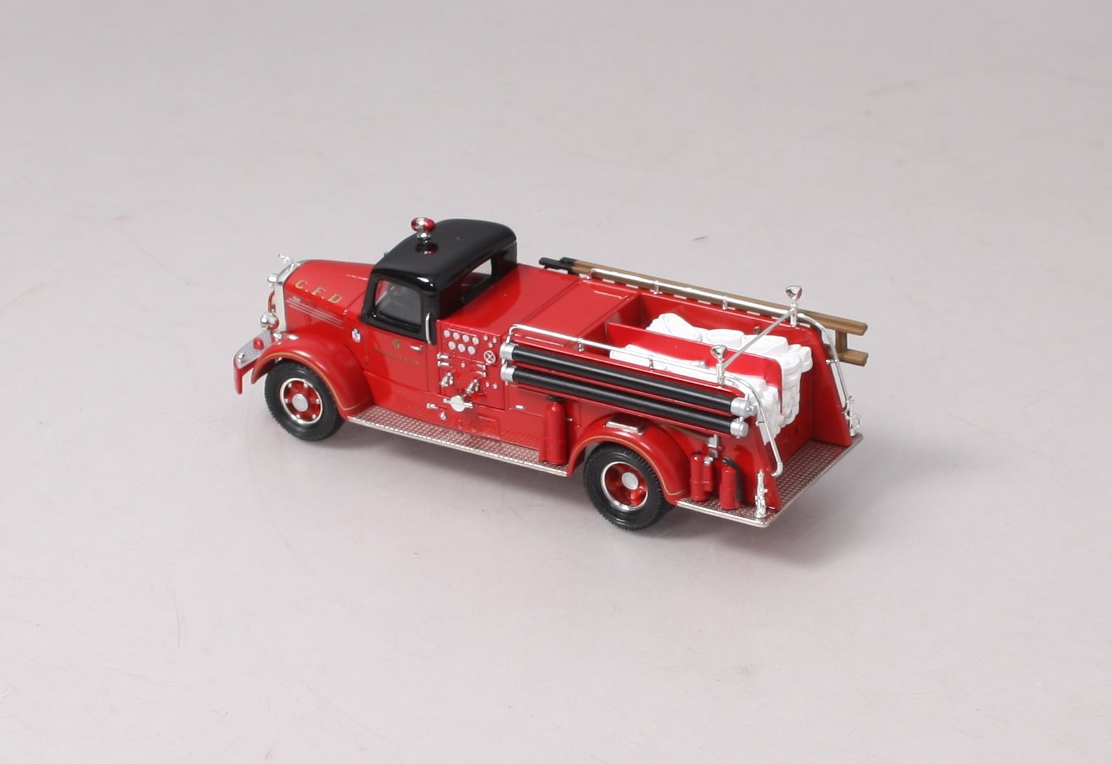 Corgi US52804 1:50 Closede Cab Pumper Mack L Pumber Chicago Fire Unit # 50