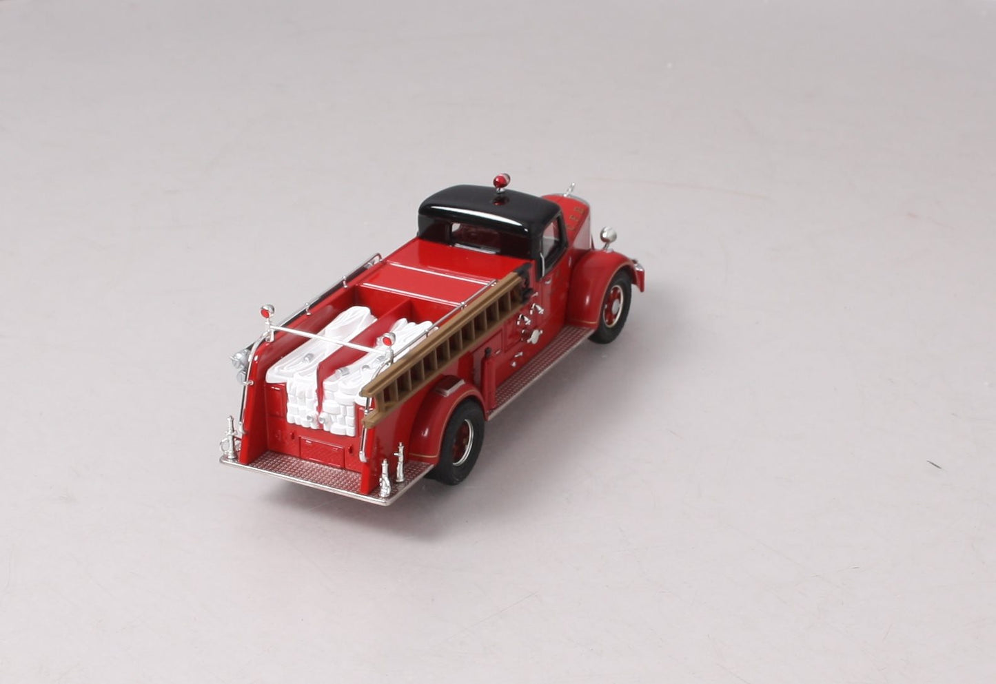 Corgi US52804 1:50 Closede Cab Pumper Mack L Pumber Chicago Fire Unit # 50