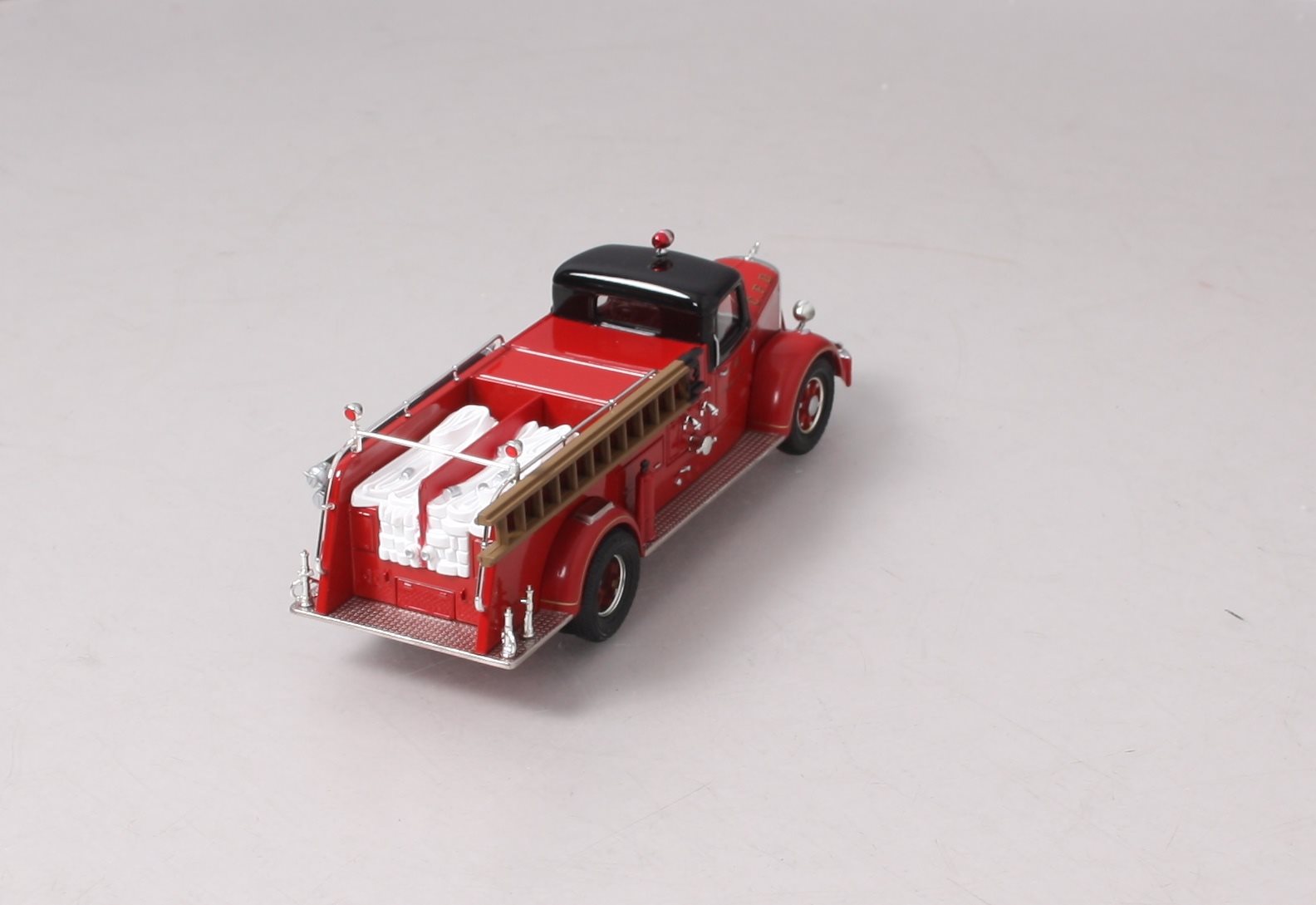 Corgi US52804 1:50 Closede Cab Pumper Mack L Pumber Chicago Fire Unit # 50