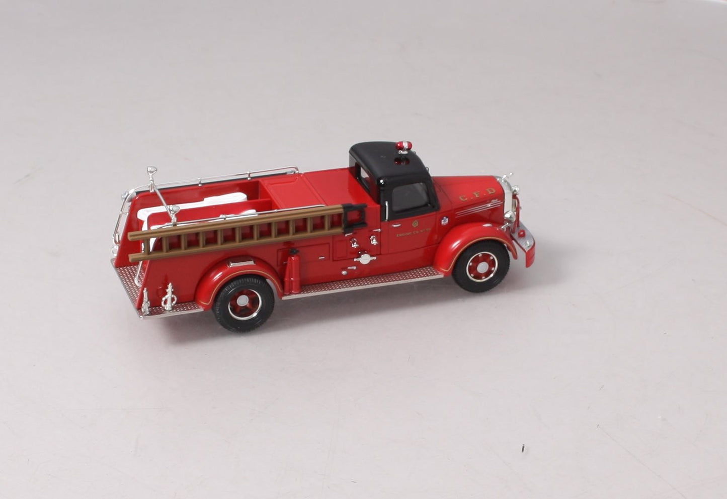 Corgi US52804 1:50 Closede Cab Pumper Mack L Pumber Chicago Fire Unit # 50