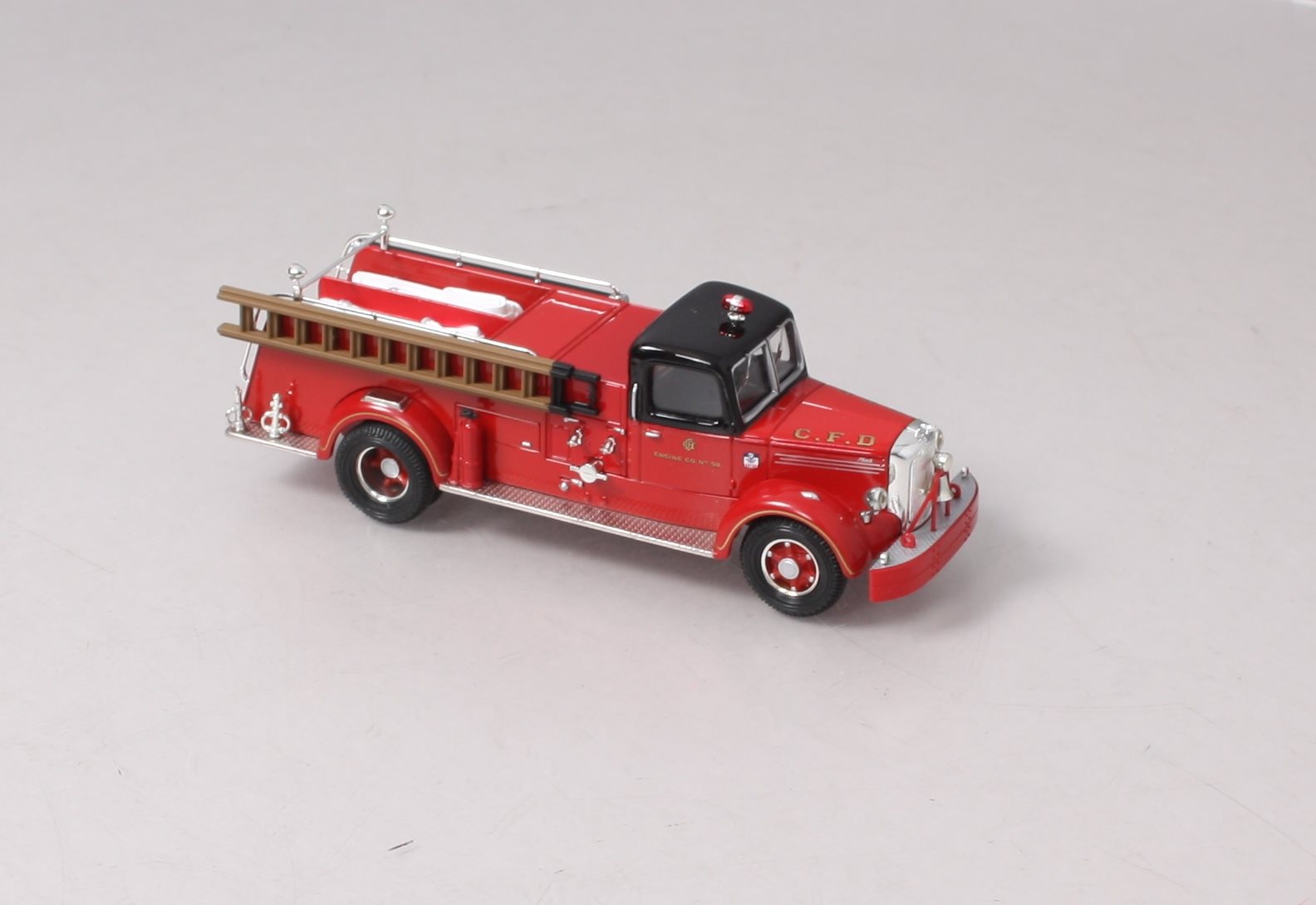 Corgi US52804 1:50 Closede Cab Pumper Mack L Pumber Chicago Fire Unit # 50