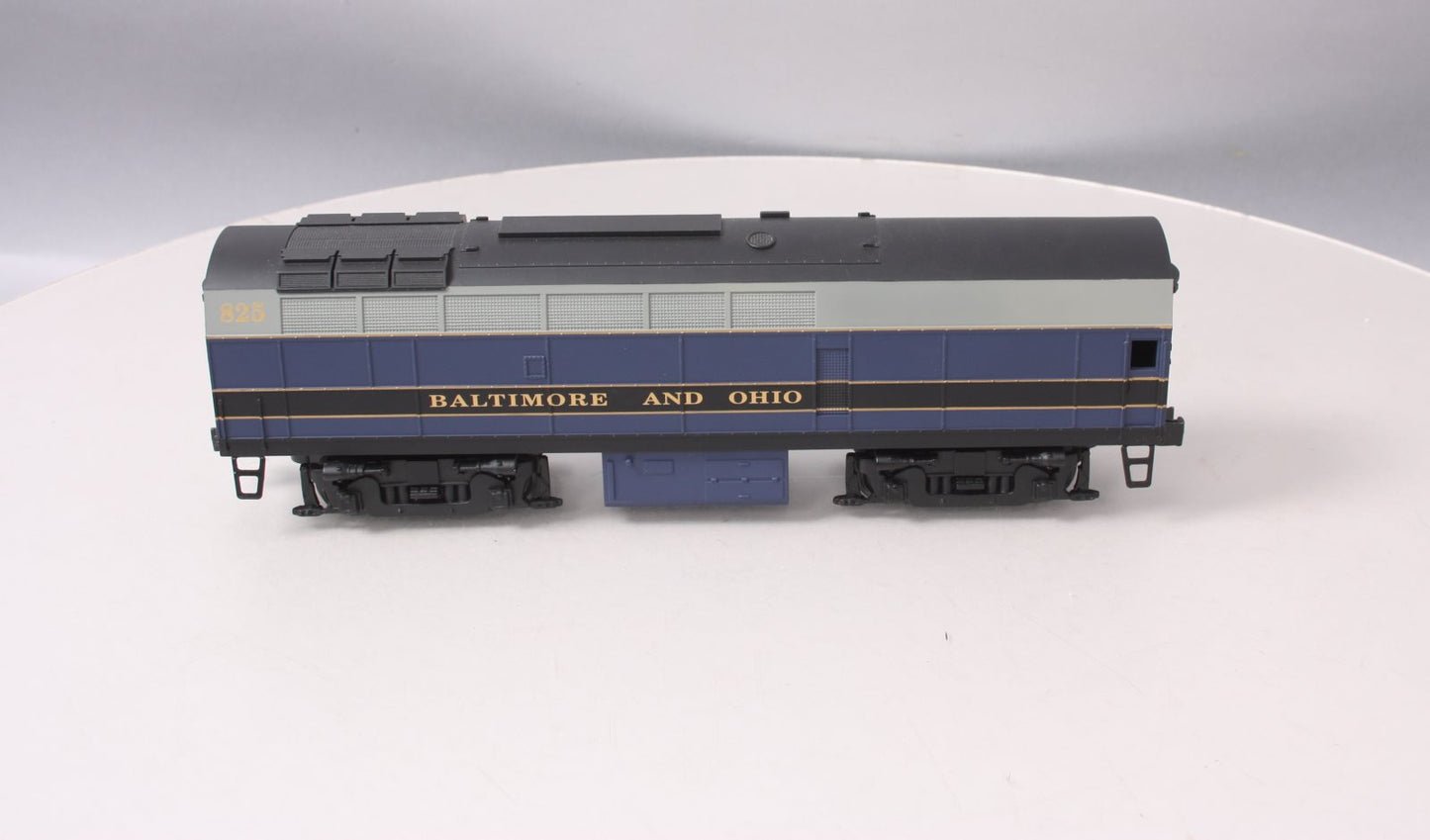 Williams 22001 Bailtimore & Ohio Sharknose Diesel Locomotive B-Unit Dummy