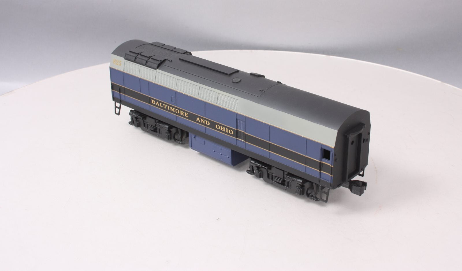 Williams 22001 Bailtimore & Ohio Sharknose Diesel Locomotive B-Unit Dummy