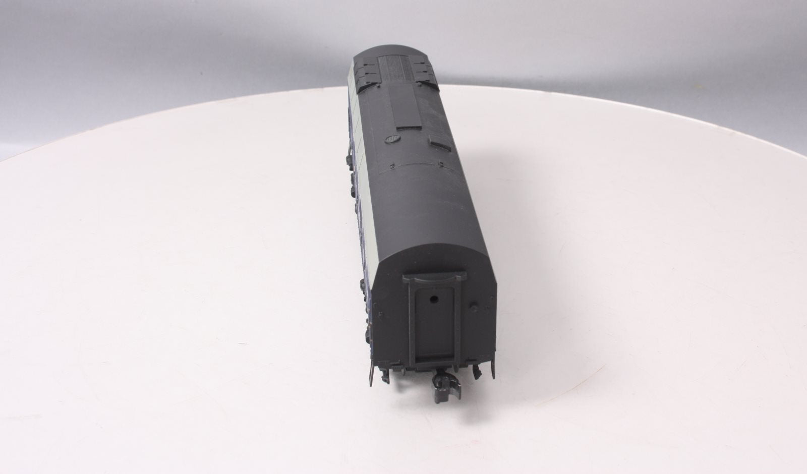 Williams 22001 Bailtimore & Ohio Sharknose Diesel Locomotive B-Unit Dummy