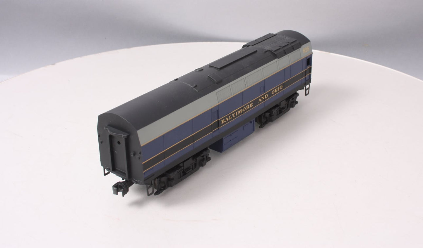 Williams 22001 Bailtimore & Ohio Sharknose Diesel Locomotive B-Unit Dummy