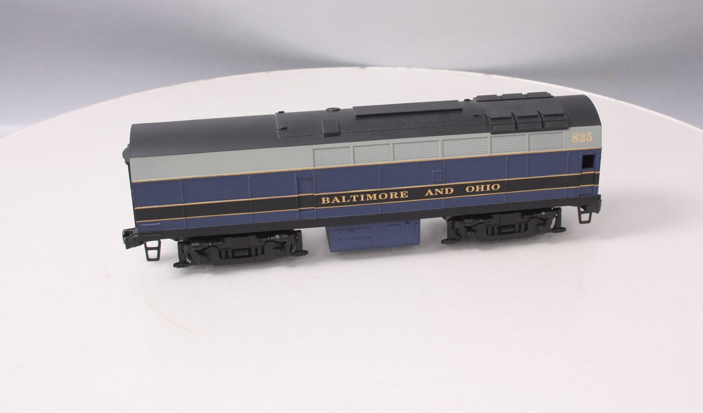 Williams 22001 Bailtimore & Ohio Sharknose Diesel Locomotive B-Unit Dummy