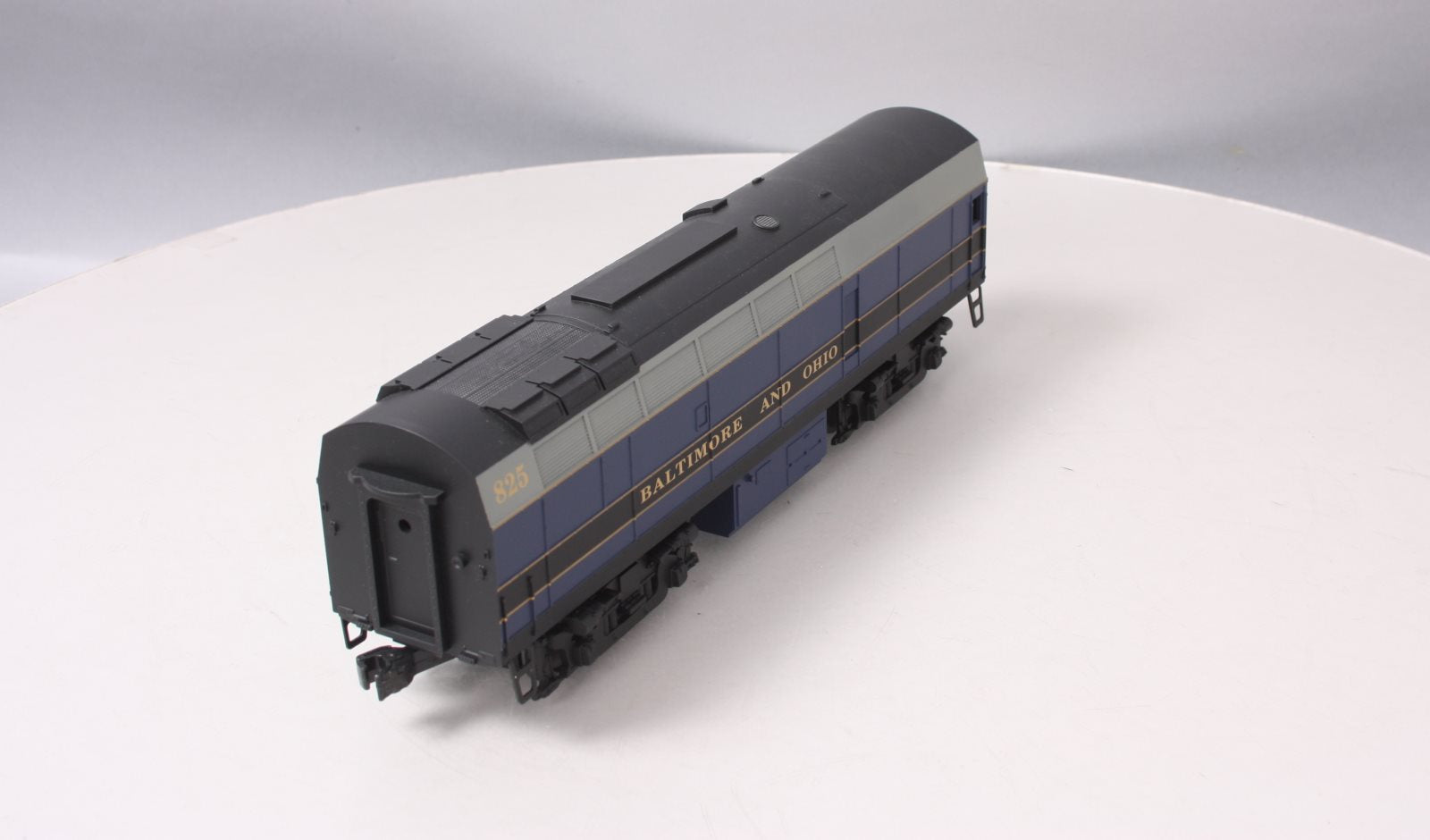 Williams 22001 Bailtimore & Ohio Sharknose Diesel Locomotive B-Unit Dummy