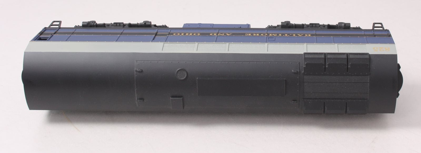 Williams 22001 Bailtimore & Ohio Sharknose Diesel Locomotive B-Unit Dummy