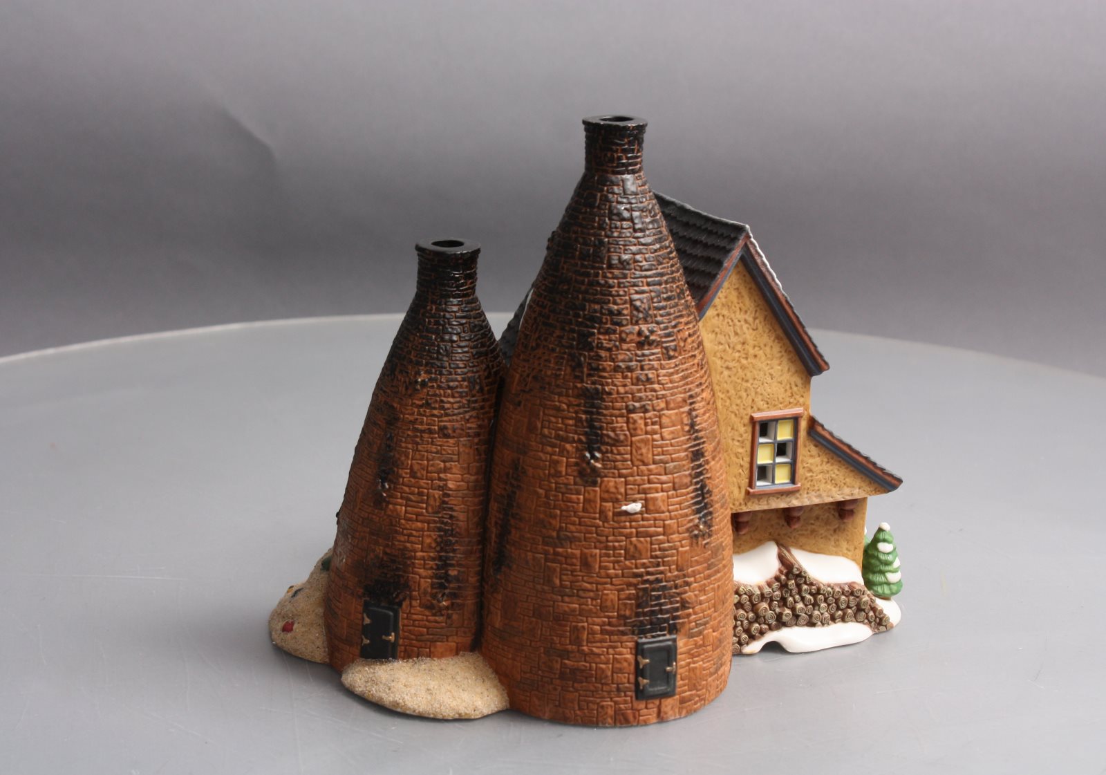 Dept 56 56.58481 Dickens Village Royal Staffordshire Porcelains LN/Box
