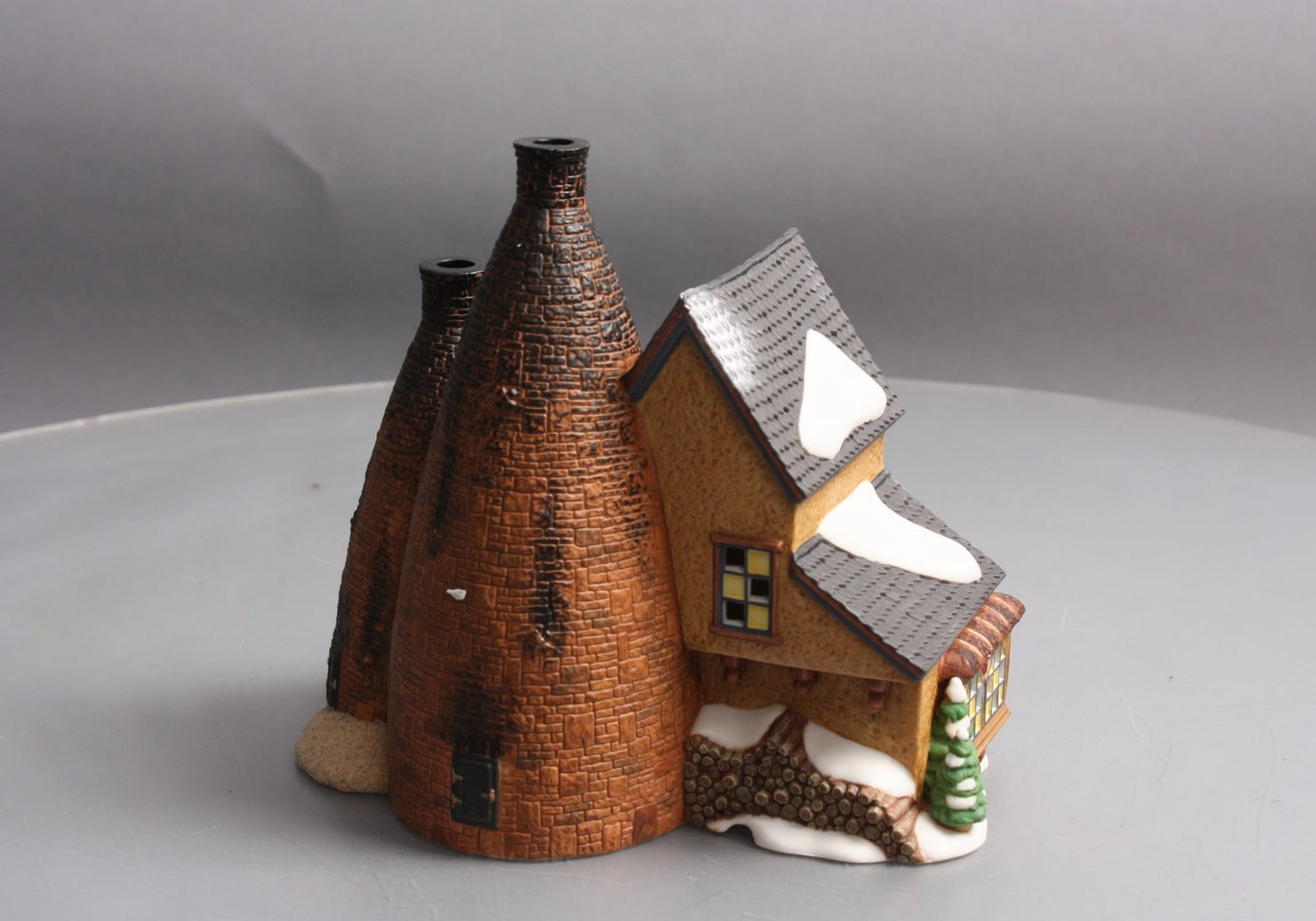 Dept 56 56.58481 Dickens Village Royal Staffordshire Porcelains LN/Box