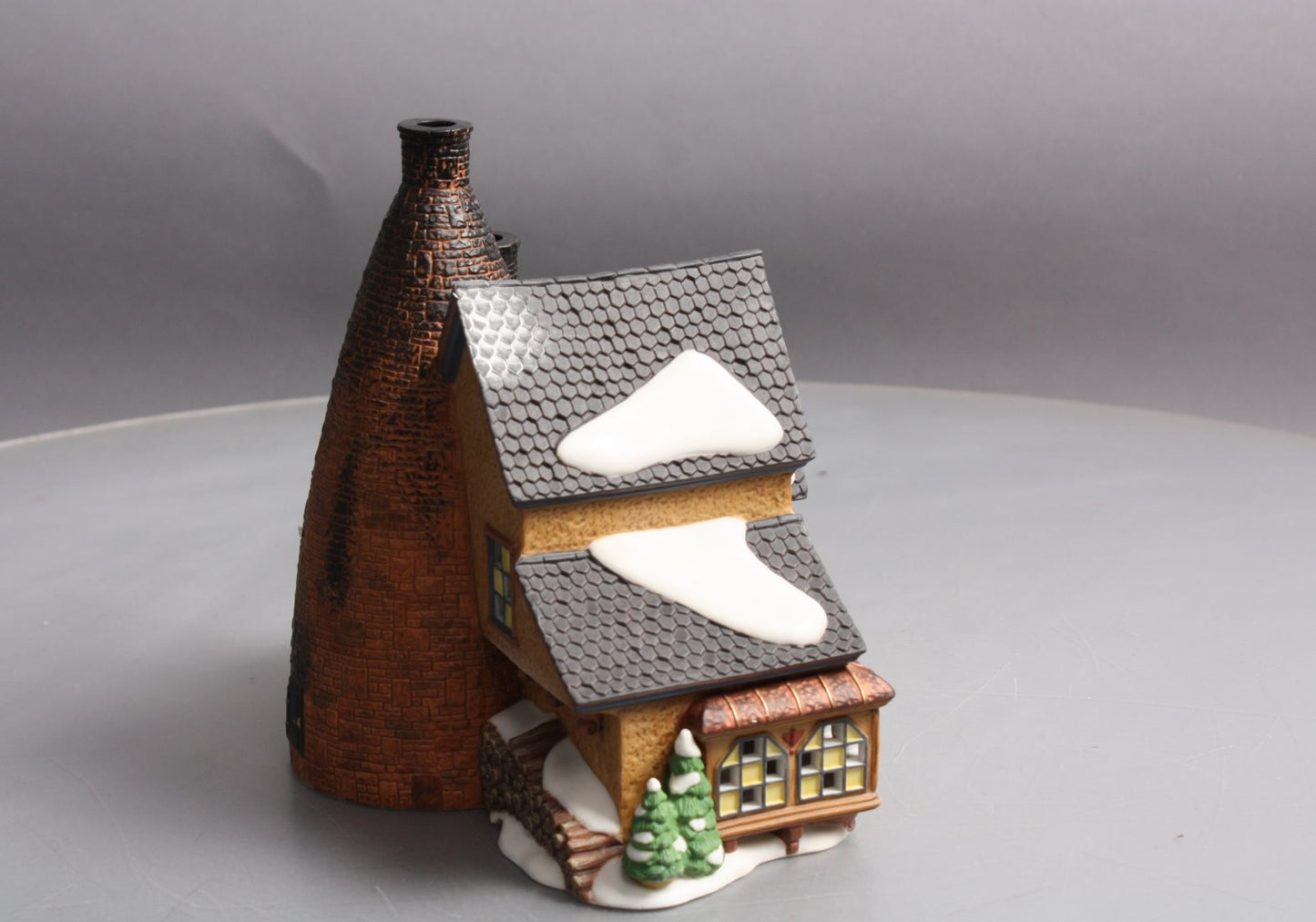Dept 56 56.58481 Dickens Village Royal Staffordshire Porcelains LN/Box