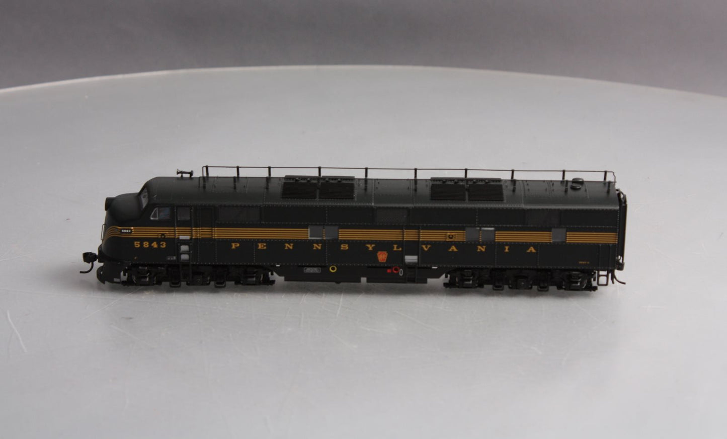 Walthers 920-41000 HO Pennsylvania EMD E7A Tsunami Sound & DCC Green Buff #5843