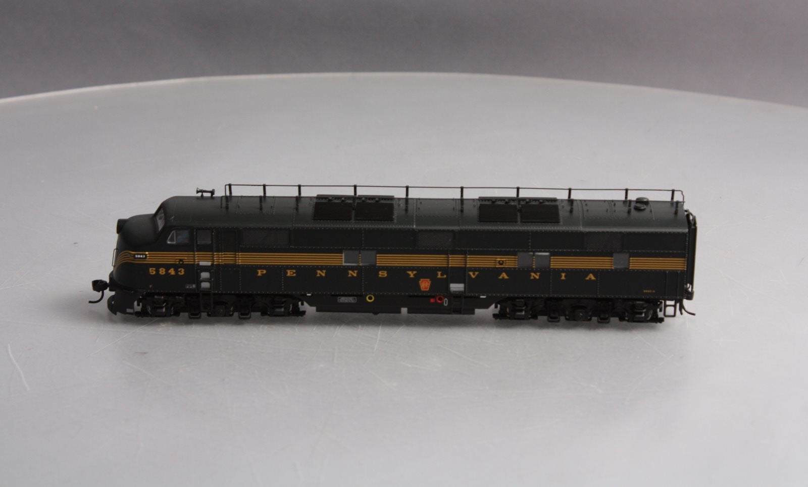 Walthers 920-41000 HO Pennsylvania EMD E7A Tsunami Sound & DCC Green Buff #5843