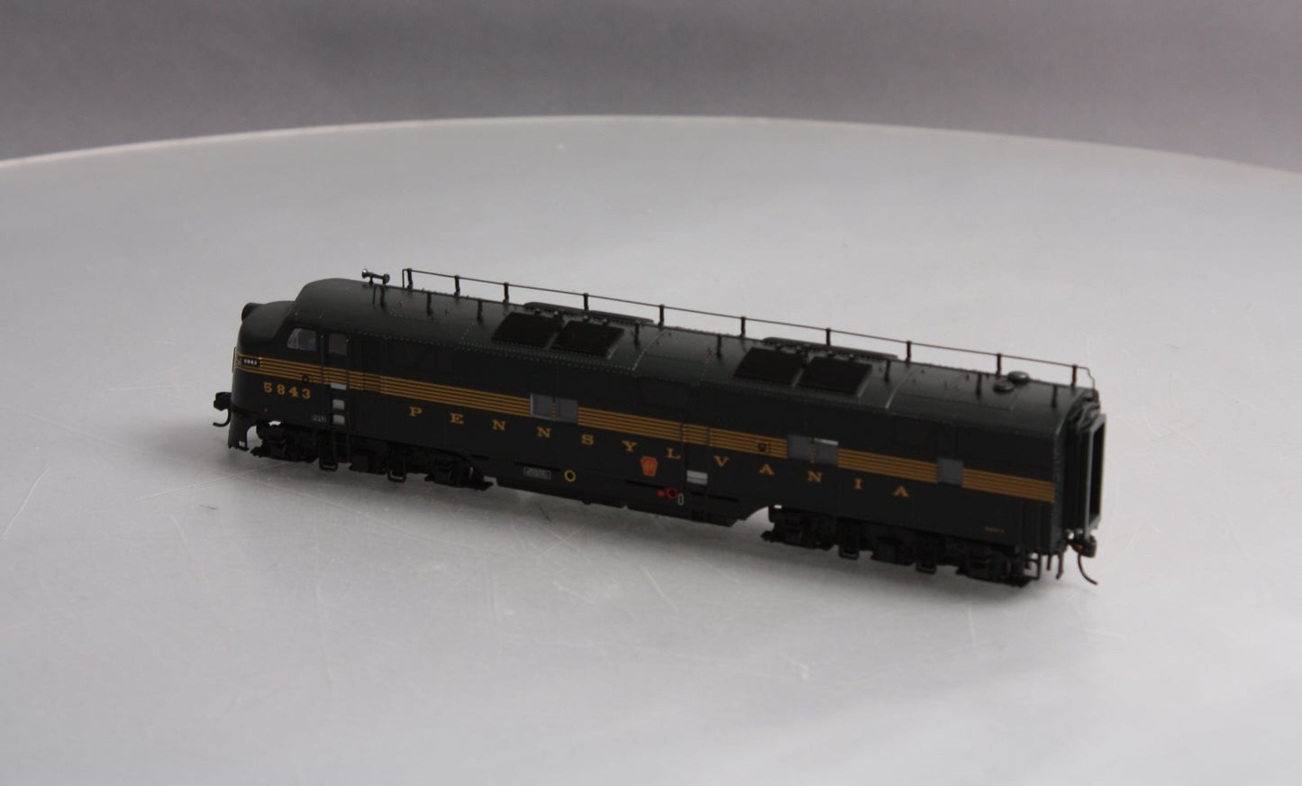 Walthers 920-41000 HO Pennsylvania EMD E7A Tsunami Sound & DCC Green Buff #5843