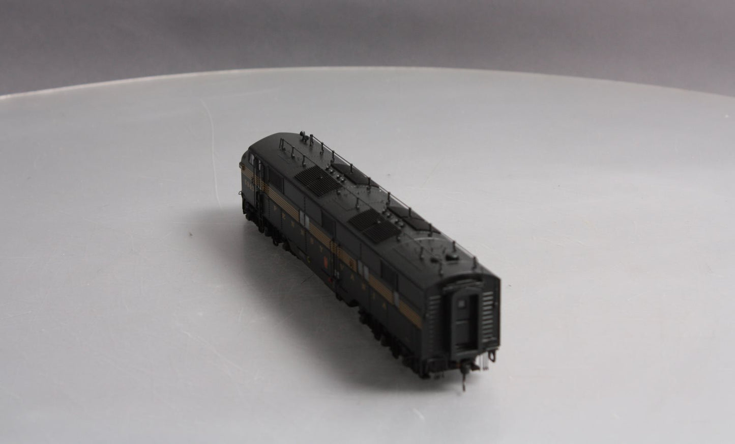 Walthers 920-41000 HO Pennsylvania EMD E7A Tsunami Sound & DCC Green Buff #5843