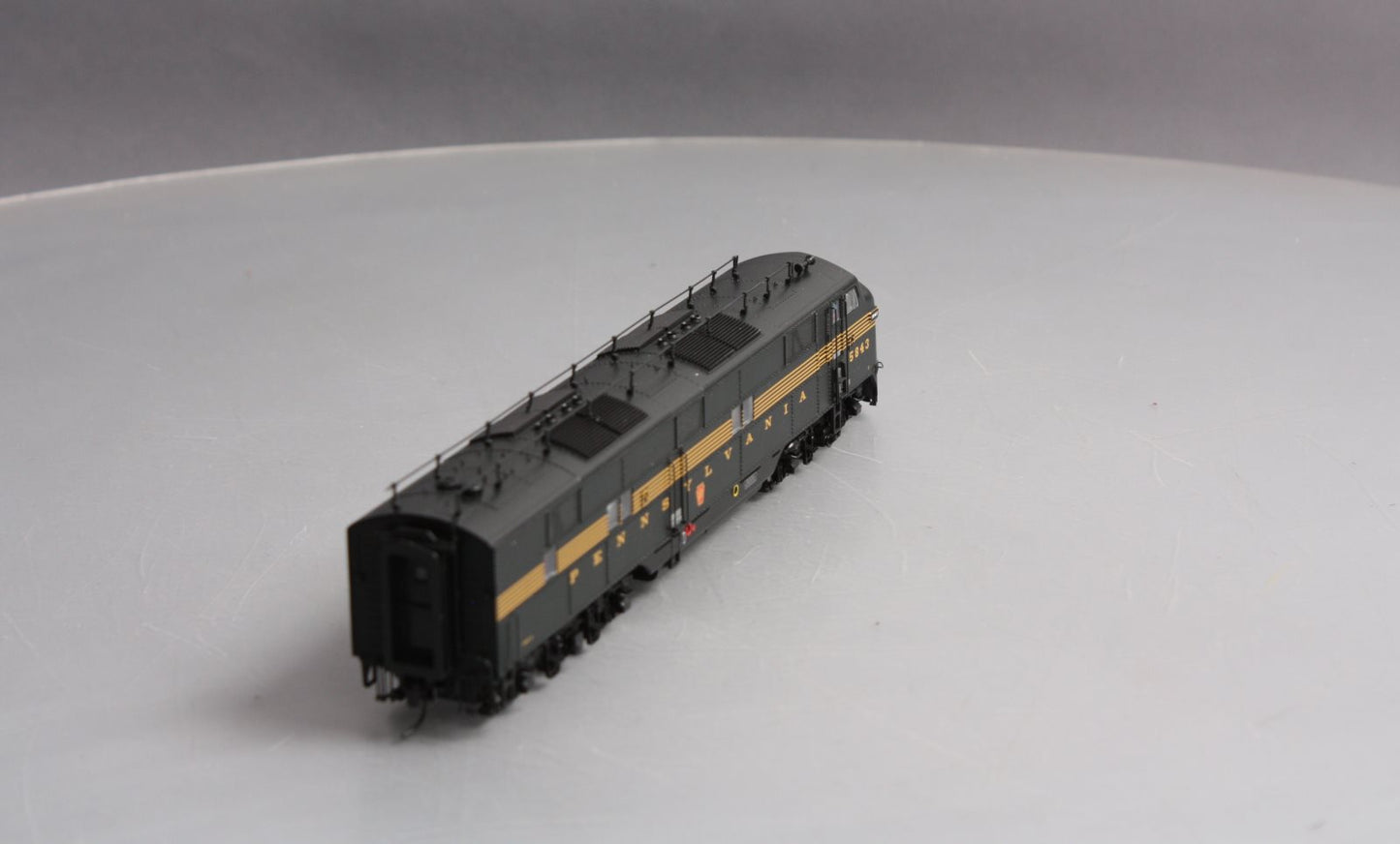 Walthers 920-41000 HO Pennsylvania EMD E7A Tsunami Sound & DCC Green Buff #5843