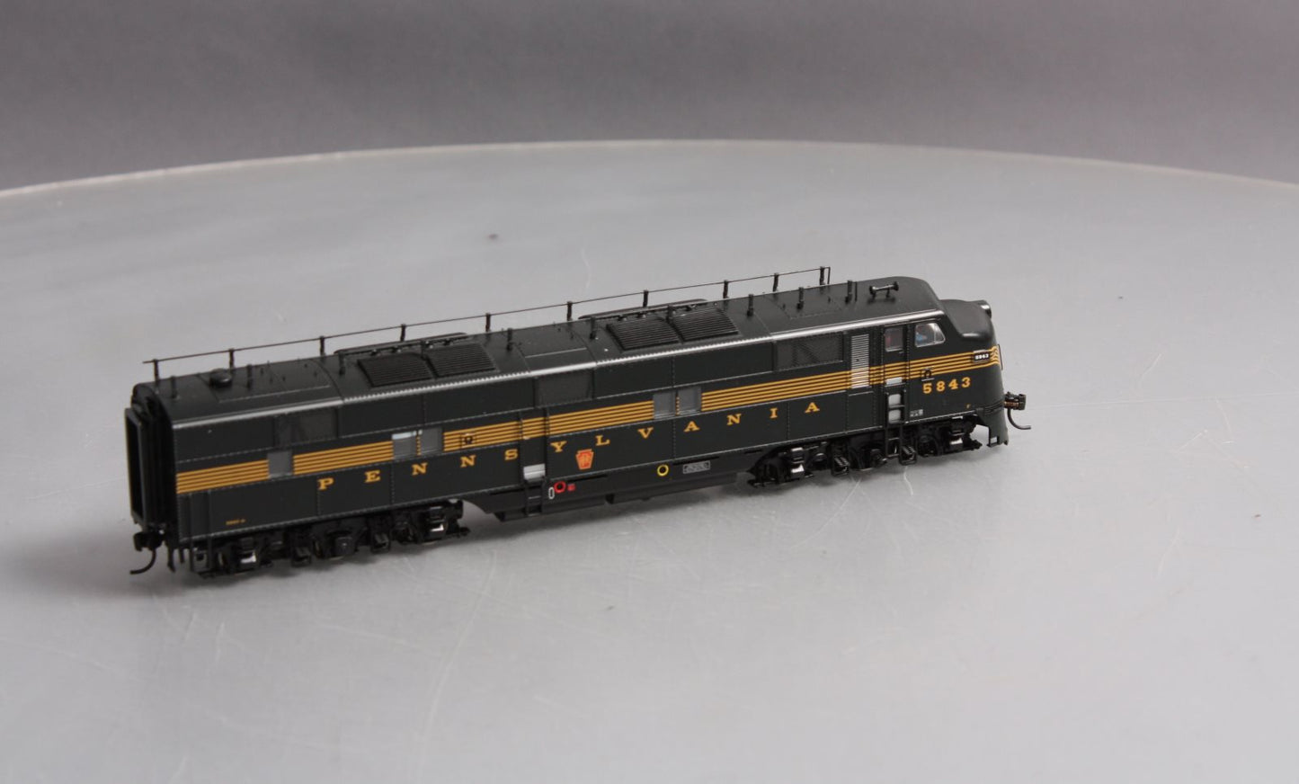 Walthers 920-41000 HO Pennsylvania EMD E7A Tsunami Sound & DCC Green Buff #5843