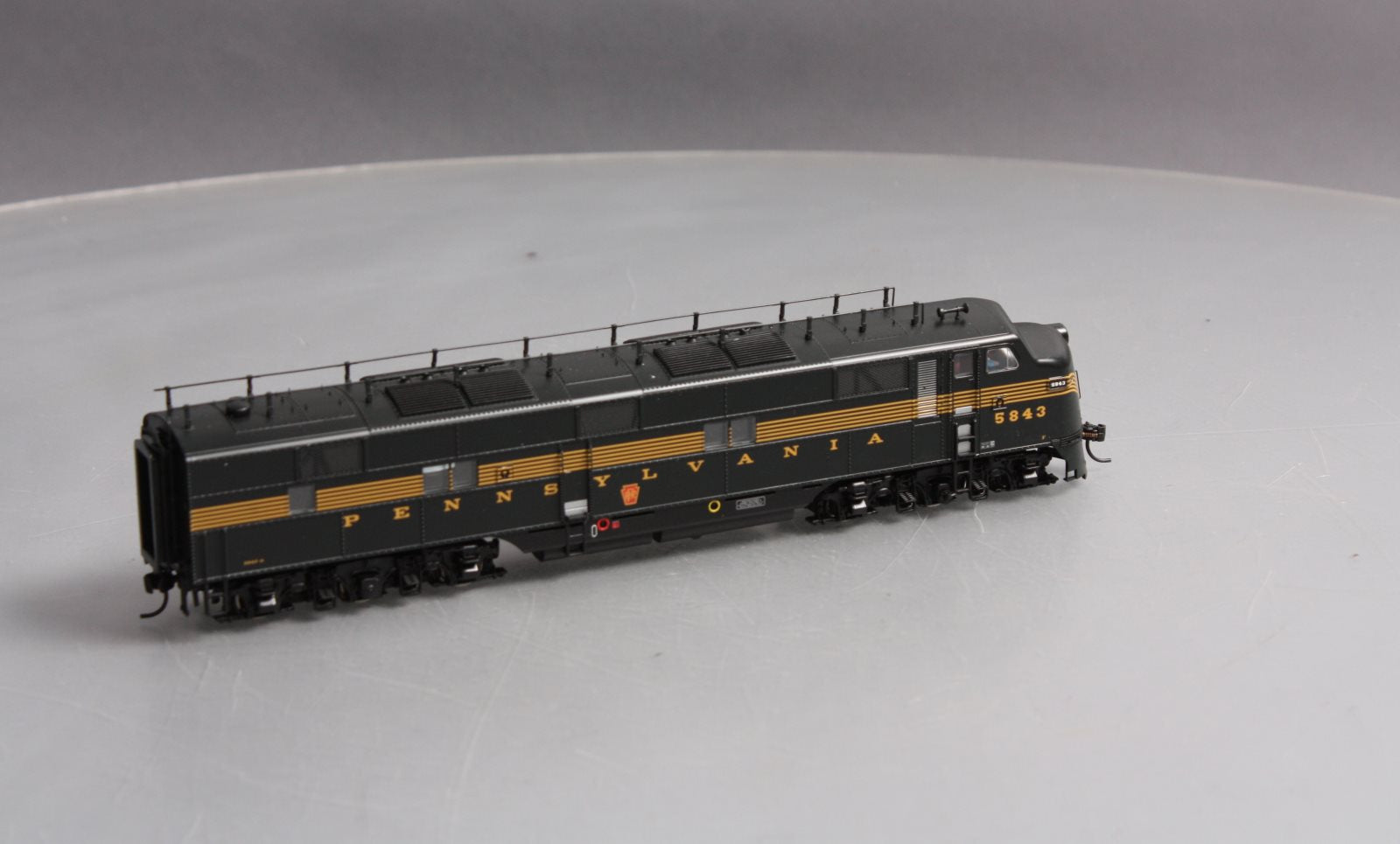 Walthers 920-41000 HO Pennsylvania EMD E7A Tsunami Sound & DCC Green Buff #5843