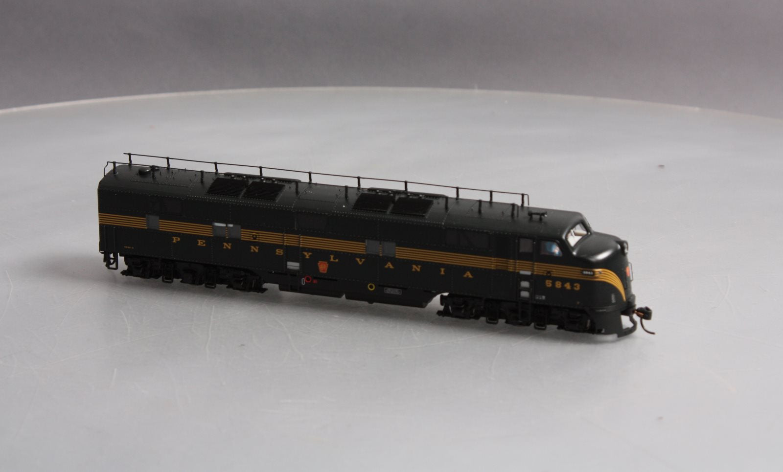 Walthers 920-41000 HO Pennsylvania EMD E7A Tsunami Sound & DCC Green Buff #5843
