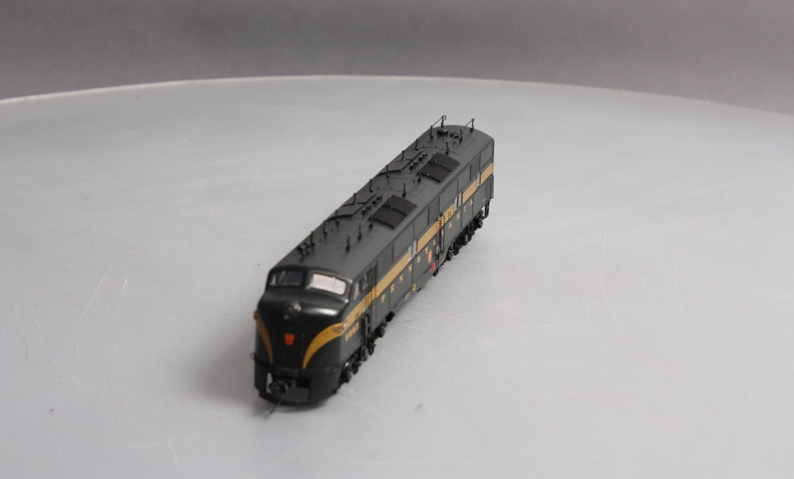 Walthers 920-41000 HO Pennsylvania EMD E7A Tsunami Sound & DCC Green Buff #5843