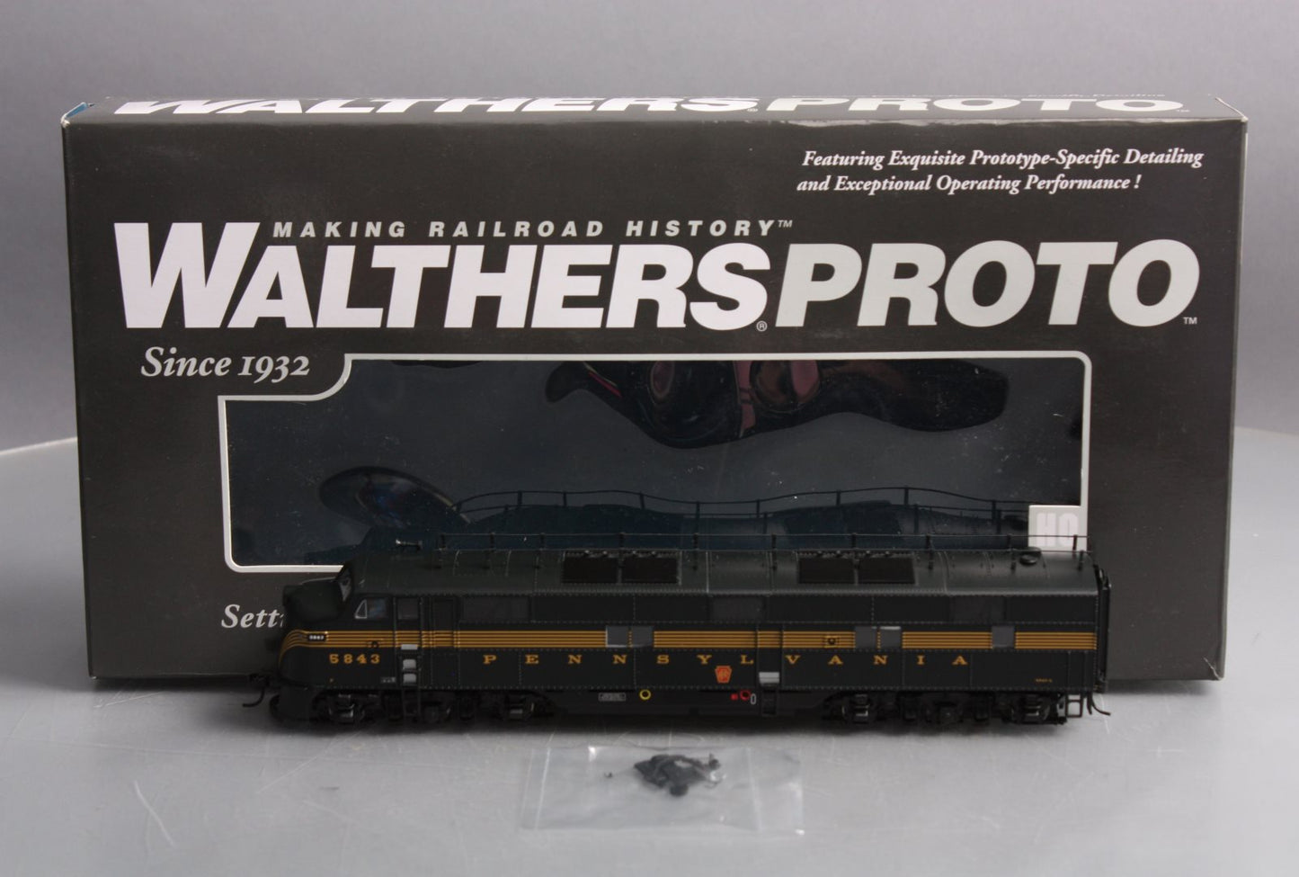 Walthers 920-41000 HO Pennsylvania EMD E7A Tsunami Sound & DCC Green Buff #5843