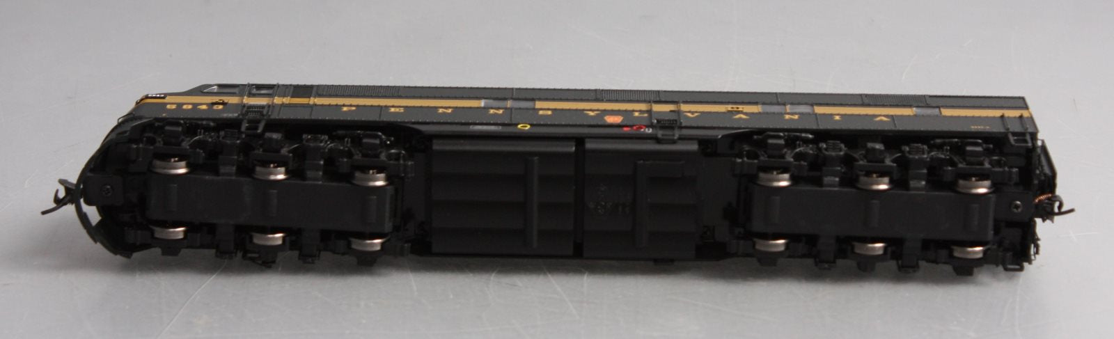Walthers 920-41000 HO Pennsylvania EMD E7A Tsunami Sound & DCC Green Buff #5843