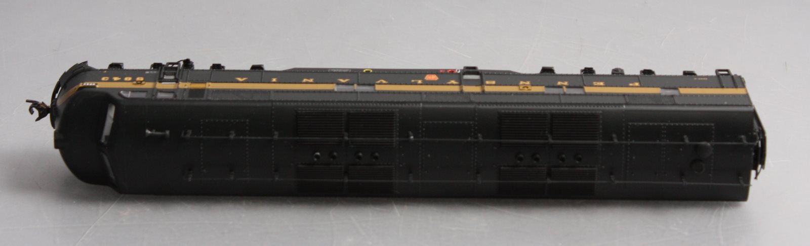 Walthers 920-41000 HO Pennsylvania EMD E7A Tsunami Sound & DCC Green Buff #5843