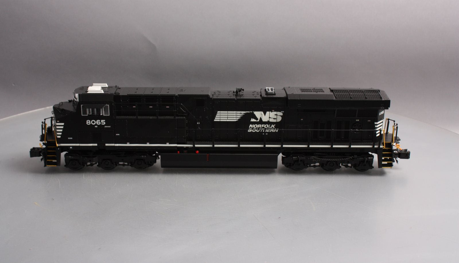 Lionel 6-82210 O Gauge BTO Norfolk Southern ES44AC Diesel Engine #8065 w LEGACY