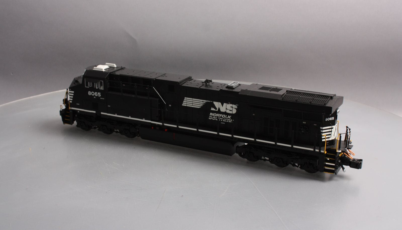Lionel 6-82210 O Gauge BTO Norfolk Southern ES44AC Diesel Engine #8065 w LEGACY