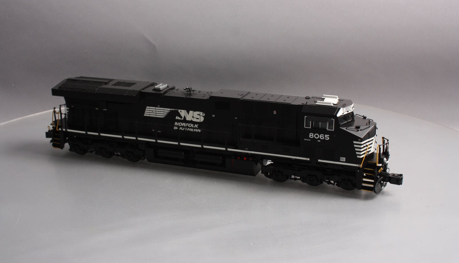Lionel 6-82210 O Gauge BTO Norfolk Southern ES44AC Diesel Engine #8065 w LEGACY