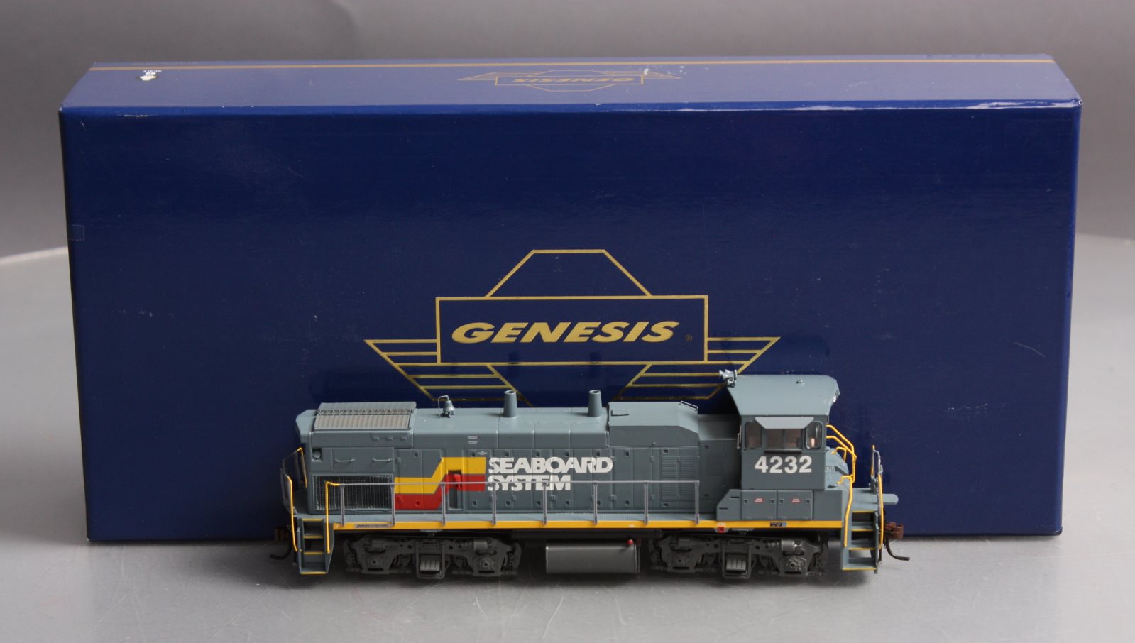 Athearn G66204 HO Seaboard System MP15-AC Diesel Locomotive w/DCC & Sound #4232