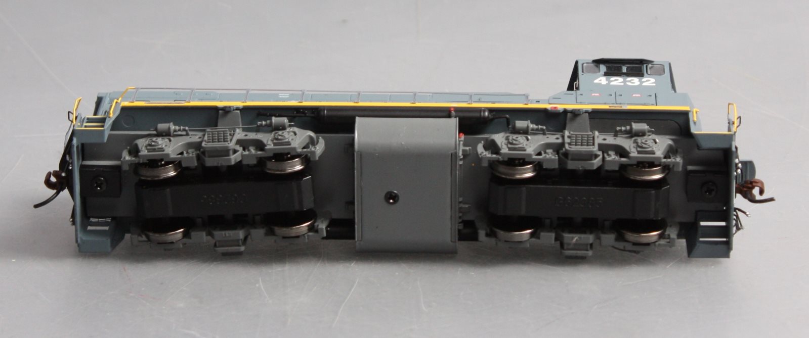 Athearn G66204 HO Seaboard System MP15-AC Diesel Locomotive w/DCC & Sound #4232