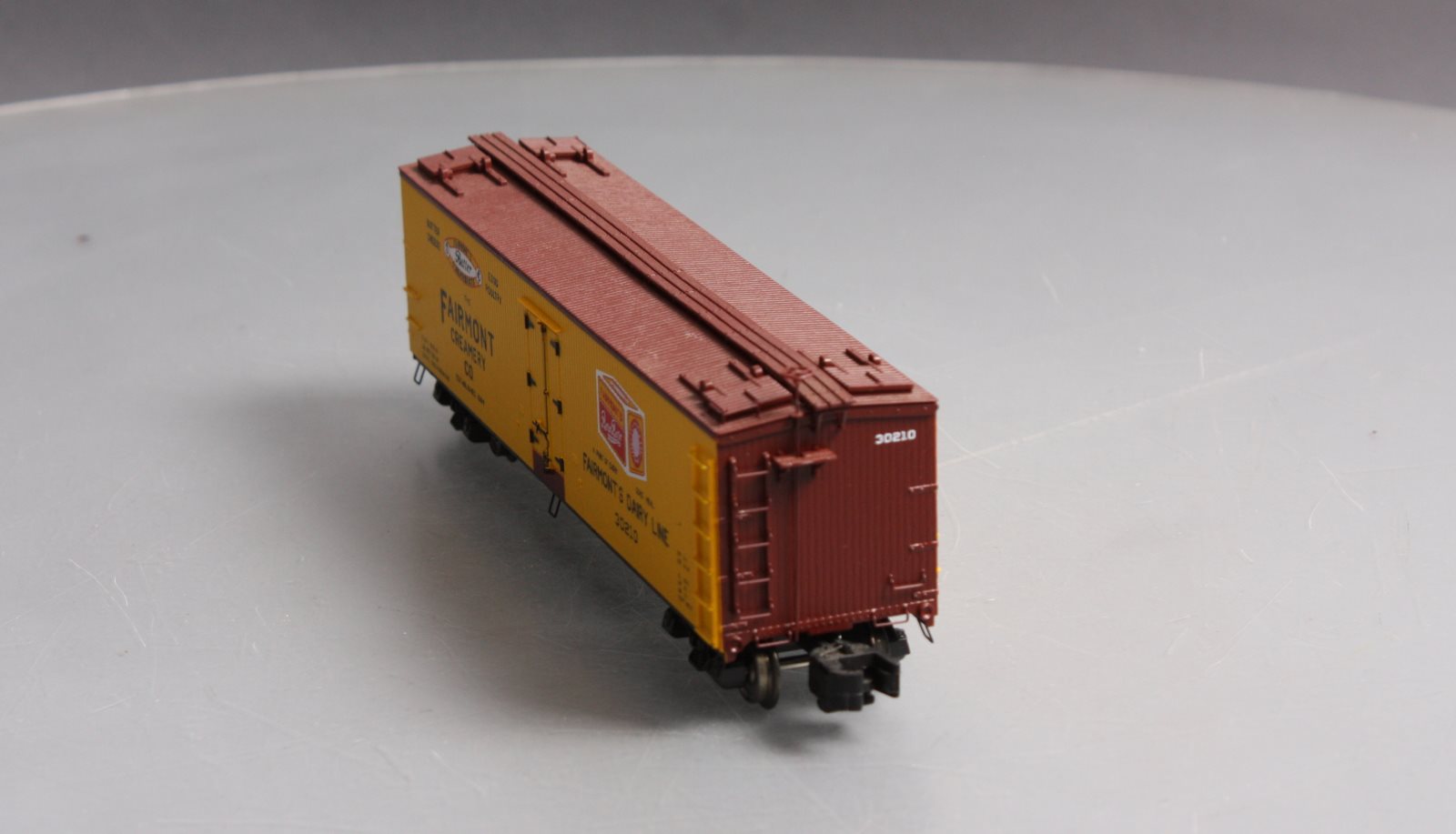 MTH 35-78001 S 40' Woodside Reefer Fairmont Creamery #35-210