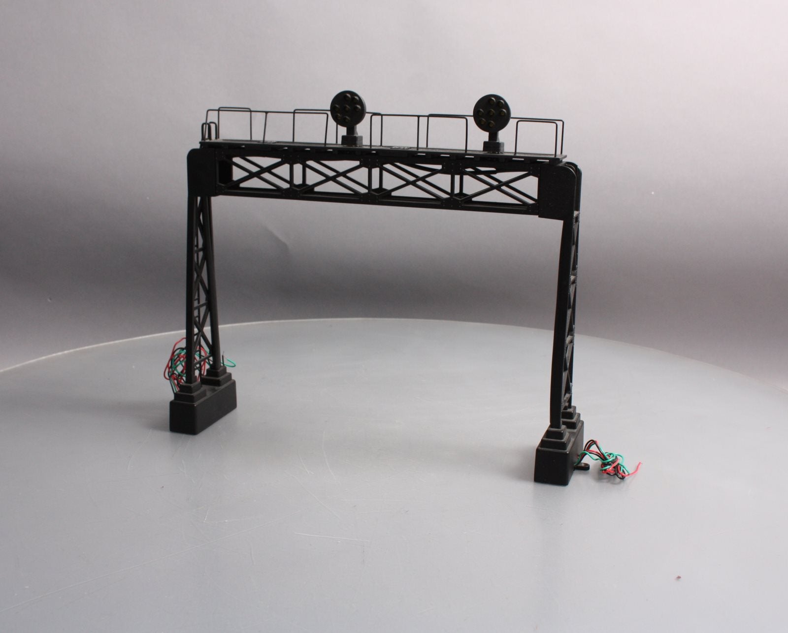 MTH 30-11030 O Gauge Pennsylvania Operating Signal Bridge