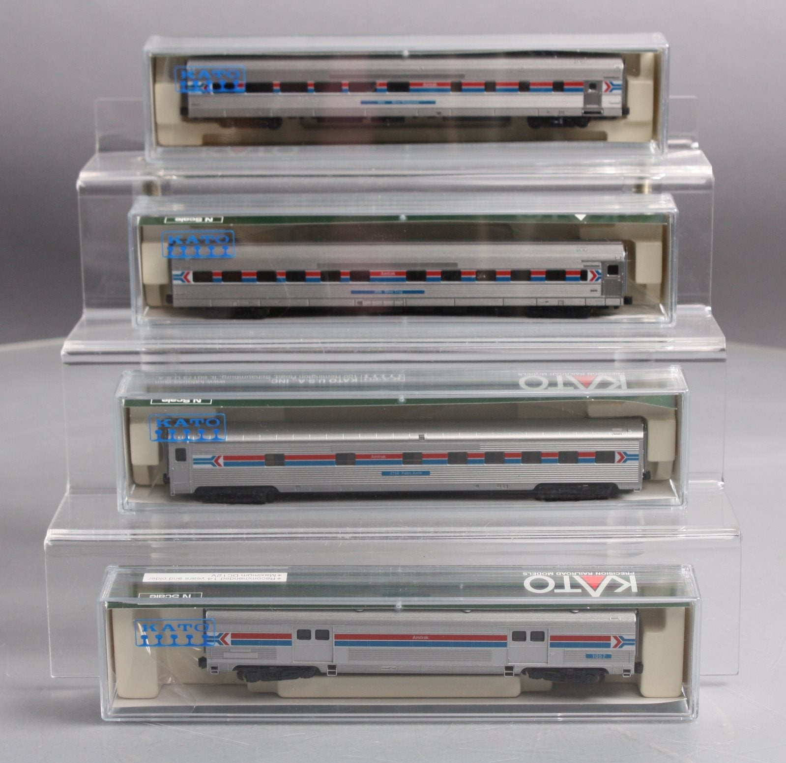 Kato 106-3522 N Scale Amtrak Phase I 4-Car Passenger Set EX/Box