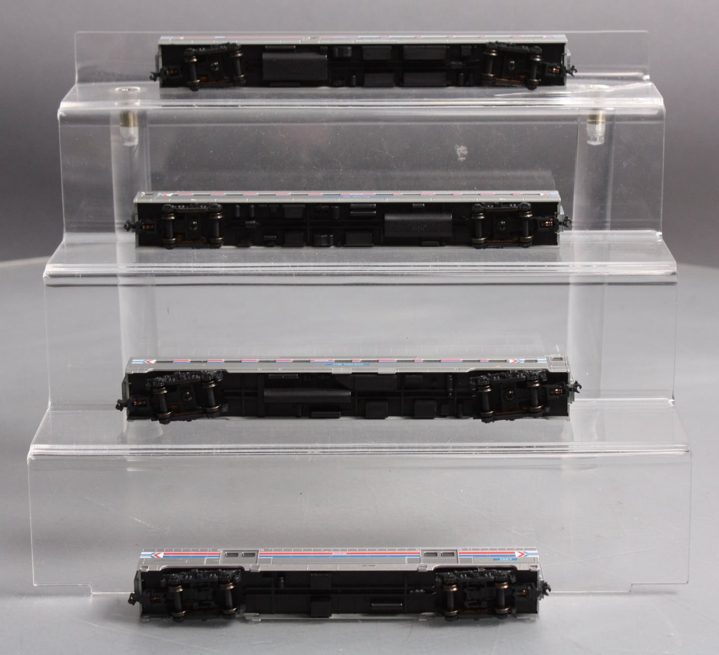 Kato 106-3522 N Scale Amtrak Phase I 4-Car Passenger Set EX/Box