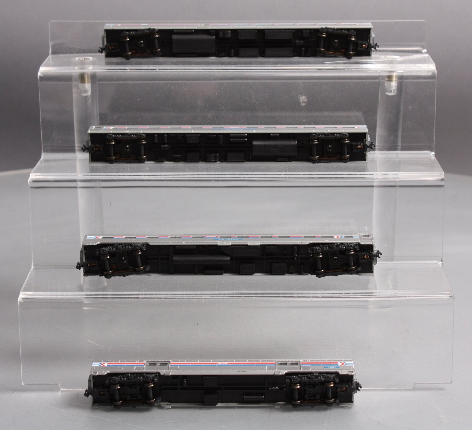 Kato 106-3522 N Scale Amtrak Phase I 4-Car Passenger Set EX/Box