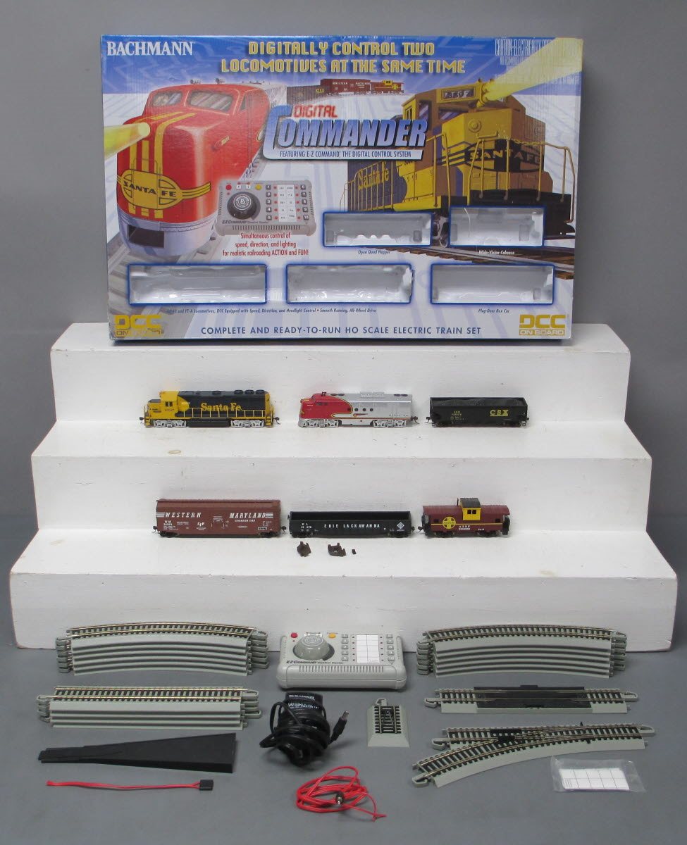 Bachmann 00501 Santa Fe Digital Commander HO Gauge Diesel Starter Train Set